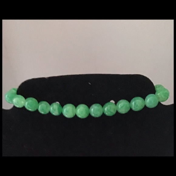Handcrafted 7" Green Glass Bead Bracelet with Magnetic Clasp - Picture 4 of 7